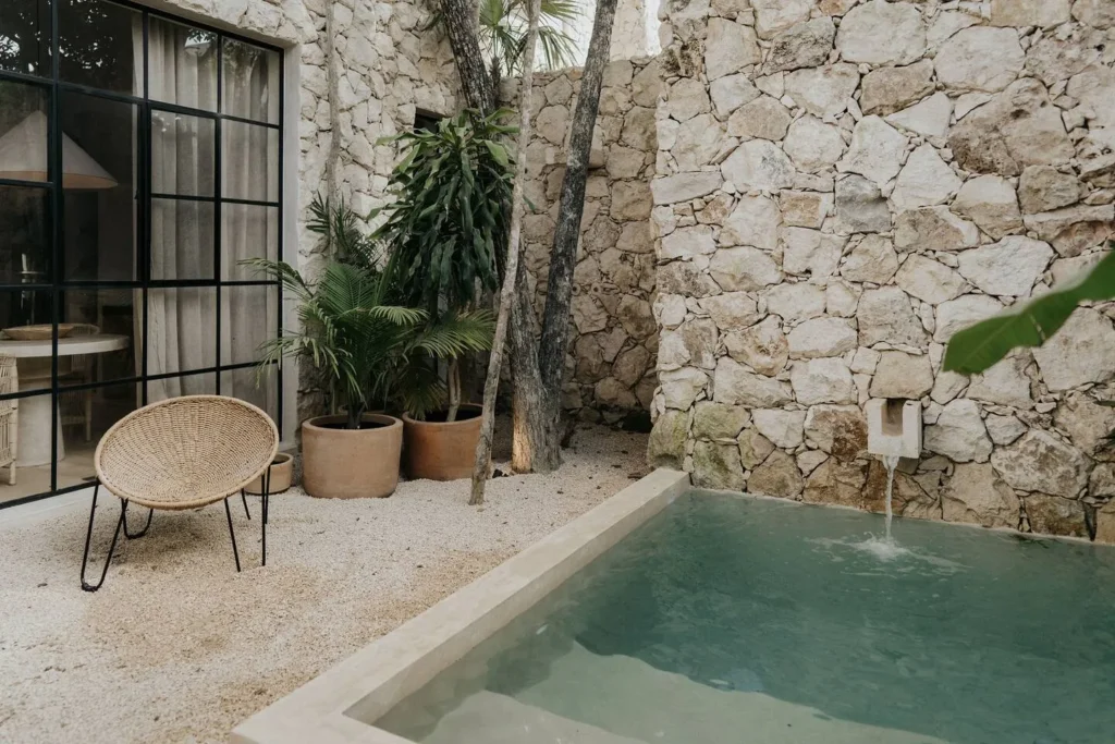 Oasi dAcqua e Pietra Viaggio tra Piscine da Sogno 1